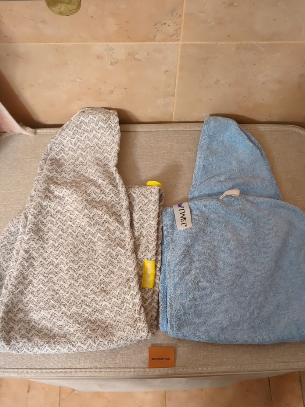 2 Hair Towels